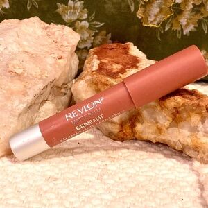 👑🦄NWOT Revlon Matte Balm in Enchanting Ravissante🦄👑